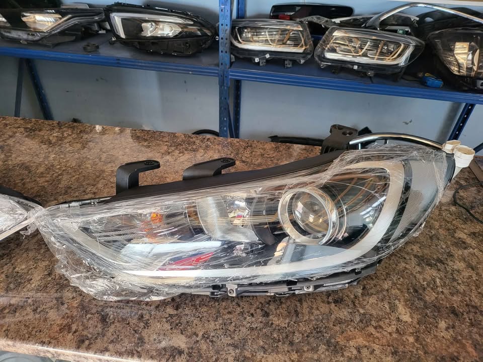 2020 Hyundai Elantra left and right headlight for sale