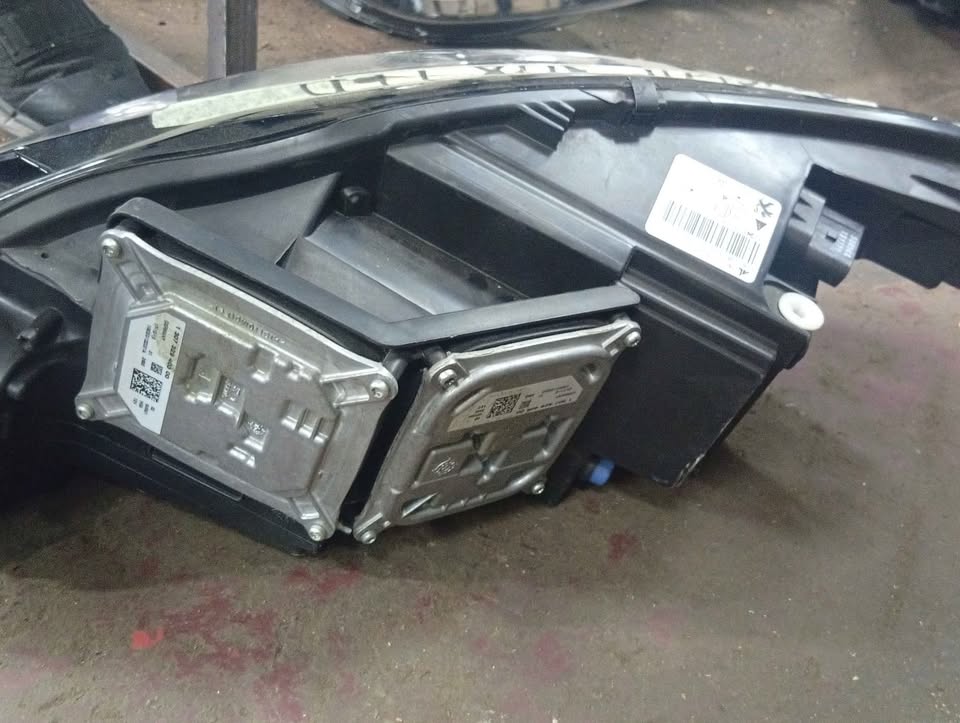 RENAULT MEGAN 4 HEADLIGHT - Private Seller