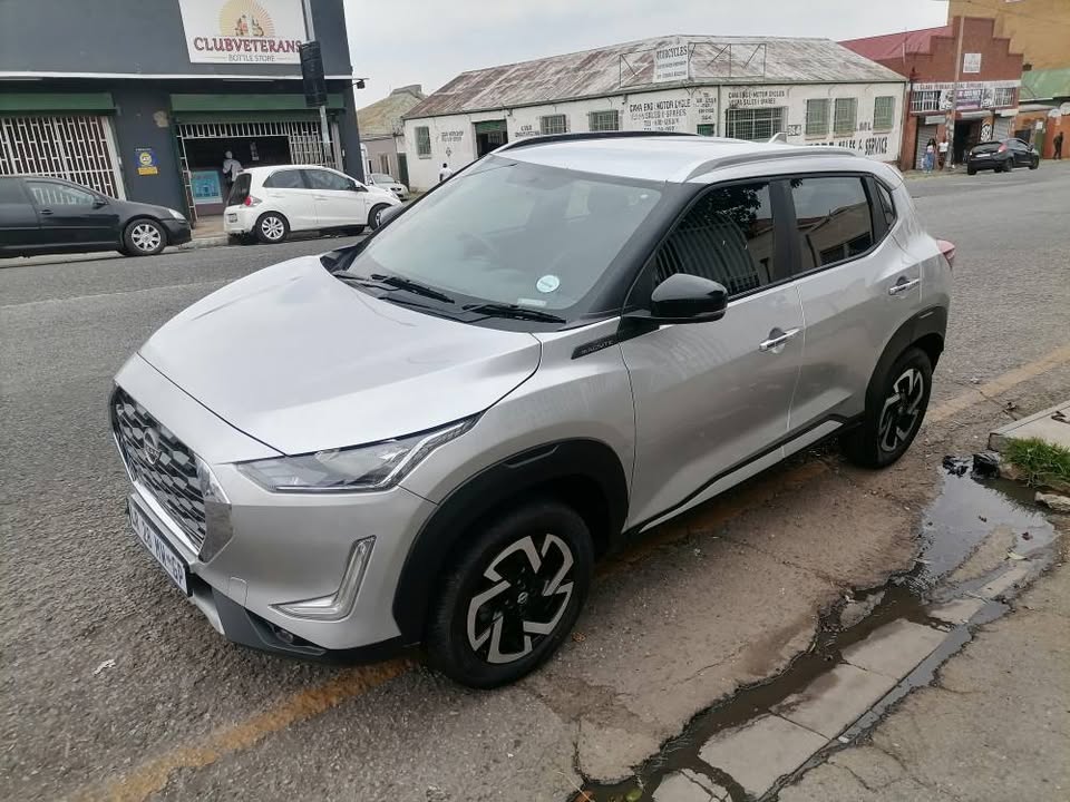 2021 Nissan Magnite 1.0 SUV Turbo with a Nice interior seat and Service book and Reserve Camera
