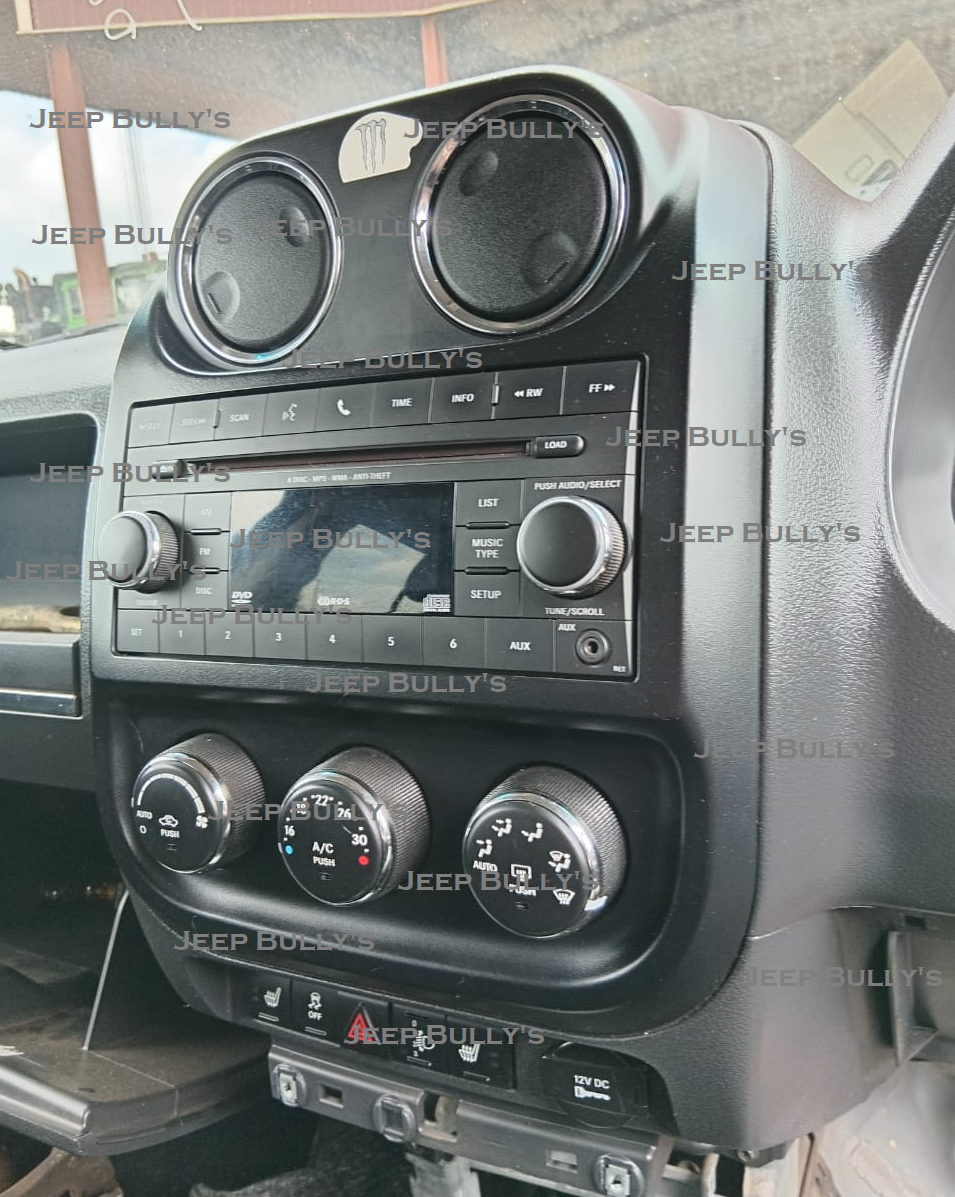 Second Hand | Jeep Patriot | Radio & Climate Control Module - Private Seller Second Hand | Jeep Patriot | Radio & Climate Control Module - Private Seller