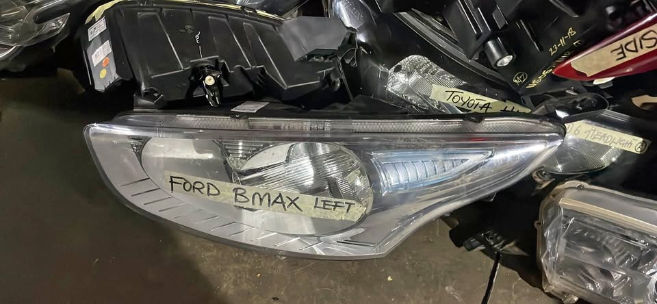Ford BMAX HEADLIGHT - Private Seller Ford BMAX HEADLIGHT - Private Seller