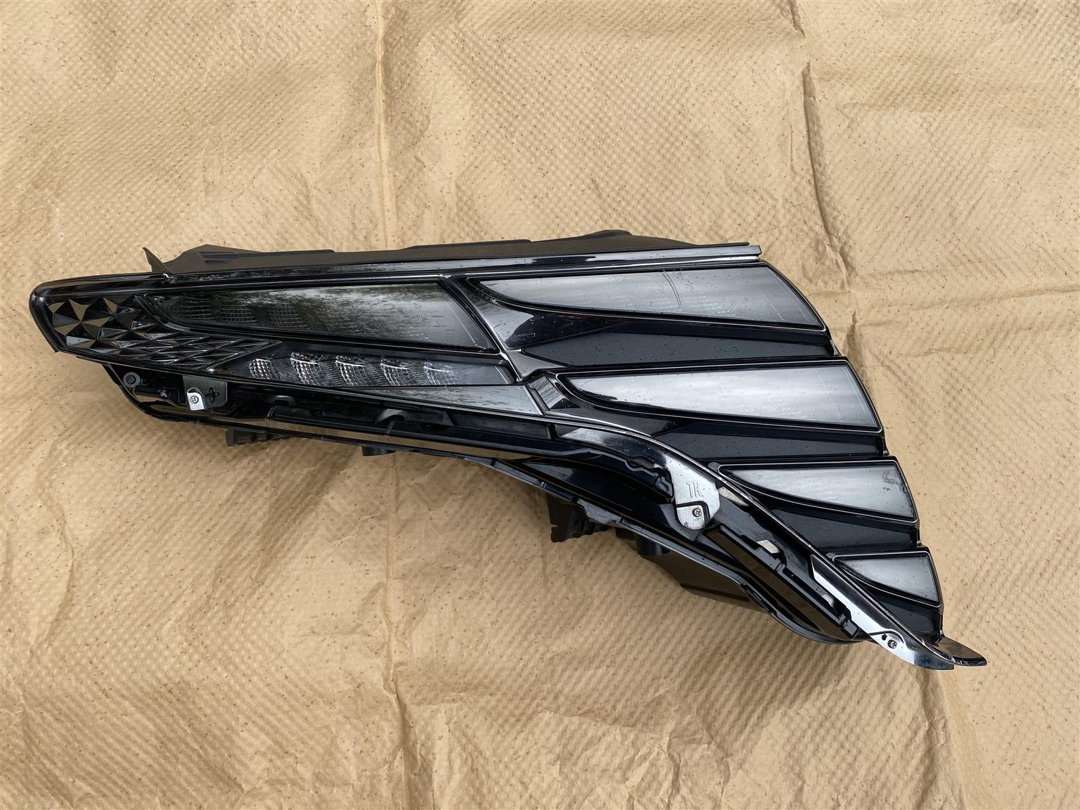2023 HYUNDAI TUCSON LED HEADLIGHT RIGHT SIDE FOR SALE. IN PRISTINE CONDITION - Private Seller 2023 HYUNDAI TUCSON LED HEADLIGHT RIGHT SIDE FOR SALE. IN PRISTINE CONDITION - Private Seller