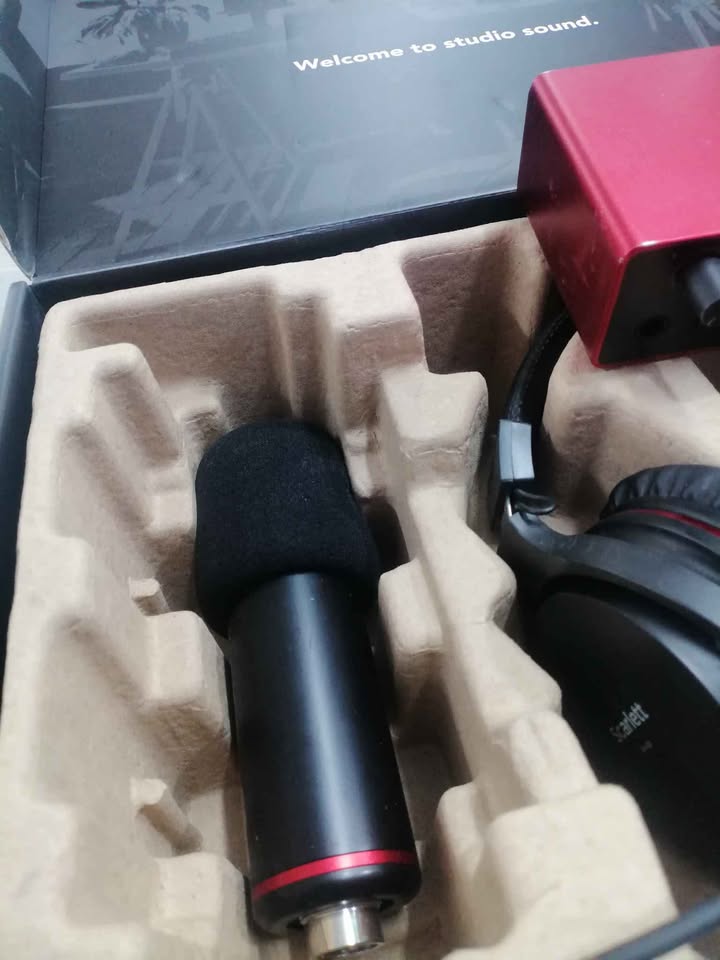 FOCUSRITE SCARLETT SOLO STUDIO 4TH GENERATION SH-450