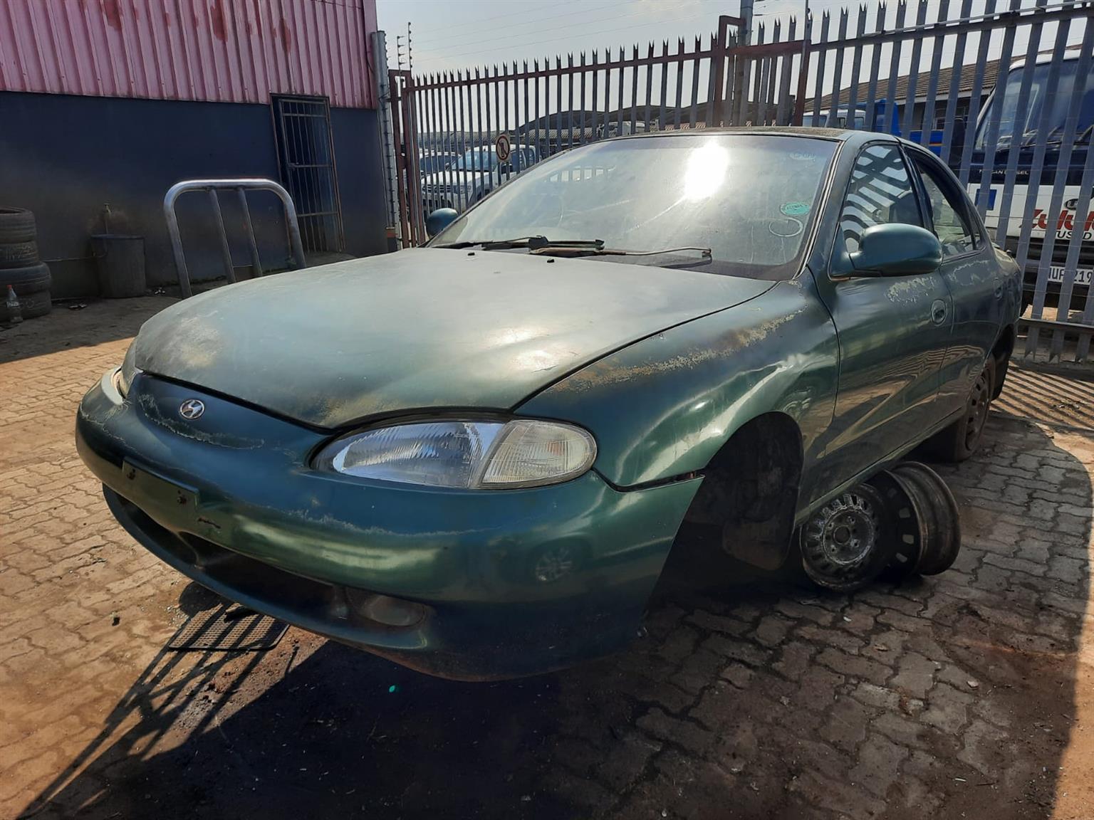 1997 Hyundai Elantra 1.6 - Stripping for Spares.