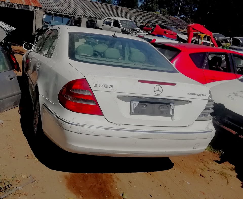 mercedes benz e200 stripping for spares