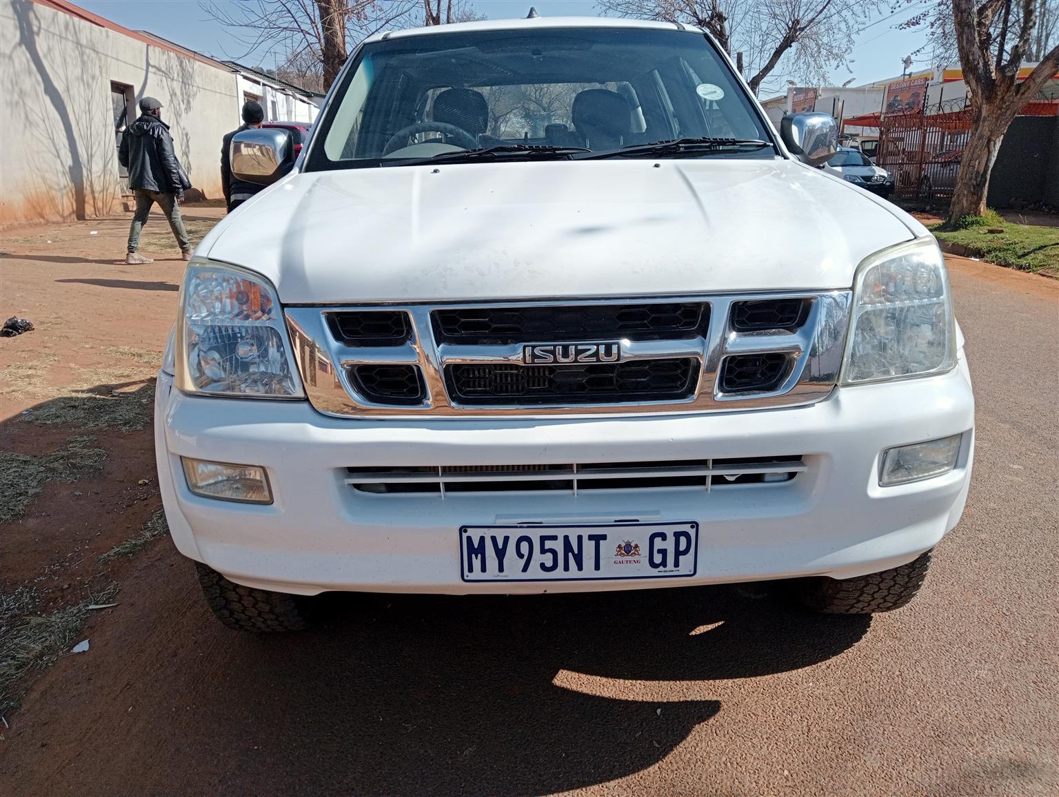 ……upb Used 2012 Isuzu KB 240 double cab LE KB72 for sale in Western Cape