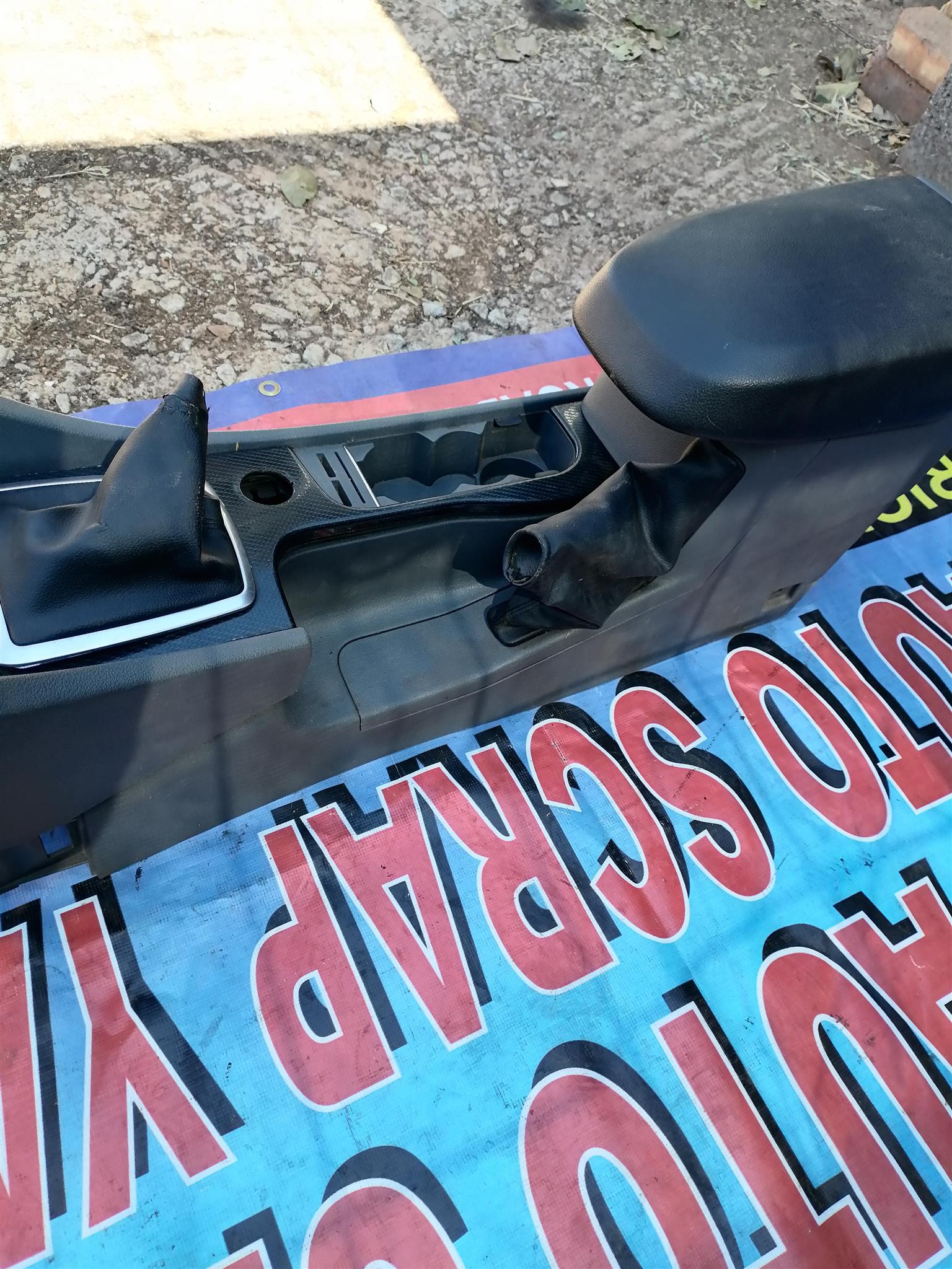 Ford focus Arm-rest console - Private Seller Ford focus Arm-rest console - Private Seller