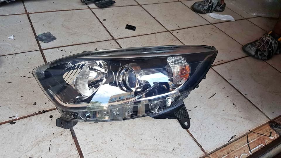 RENAULT CAPTURE HEADLIGHT 1 - Private Seller RENAULT CAPTURE HEADLIGHT 1 - Private Seller