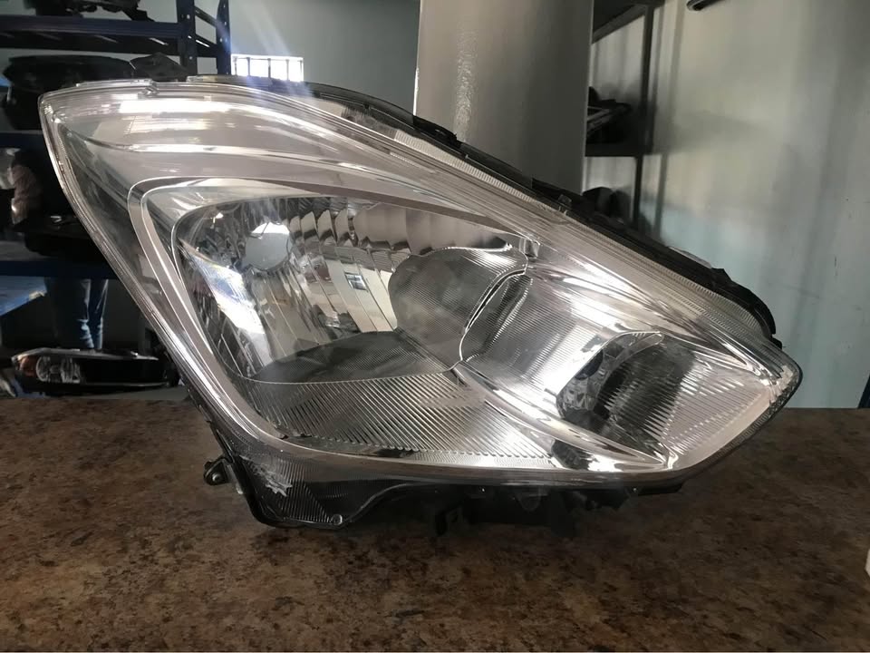 2018 Suzuki swift right headlight - Private Seller