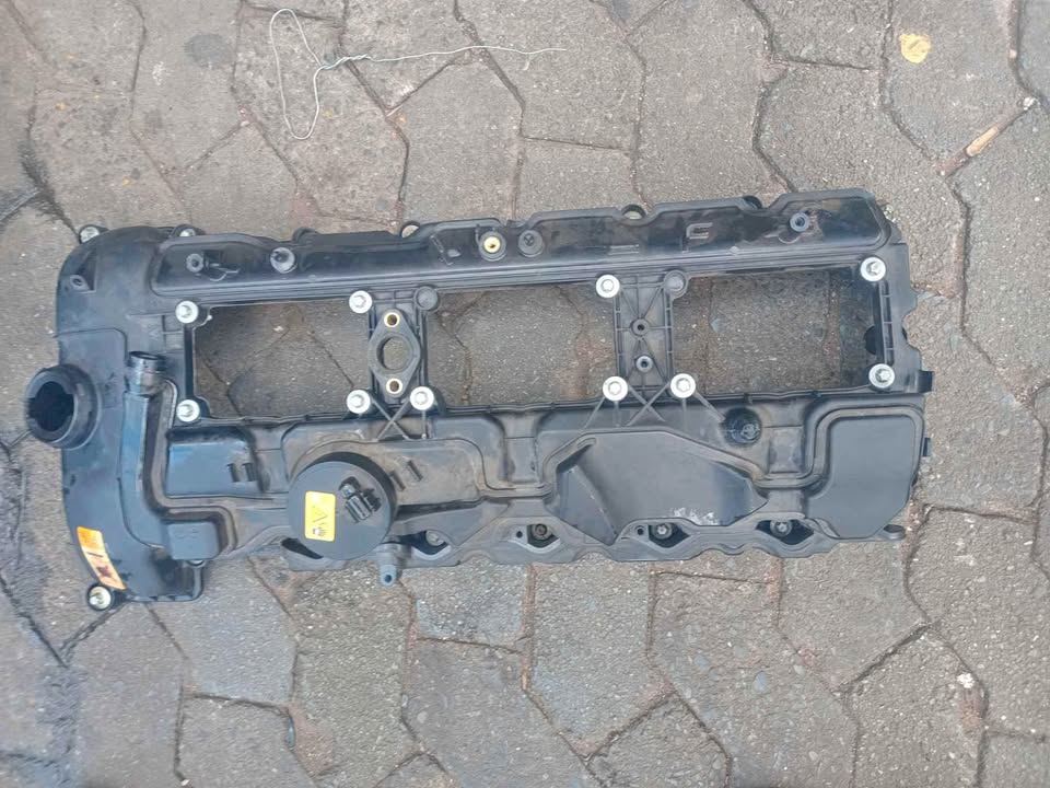 Bmw x5 E70 top engine cover - Private Seller Bmw x5 E70 top engine cover - Private Seller