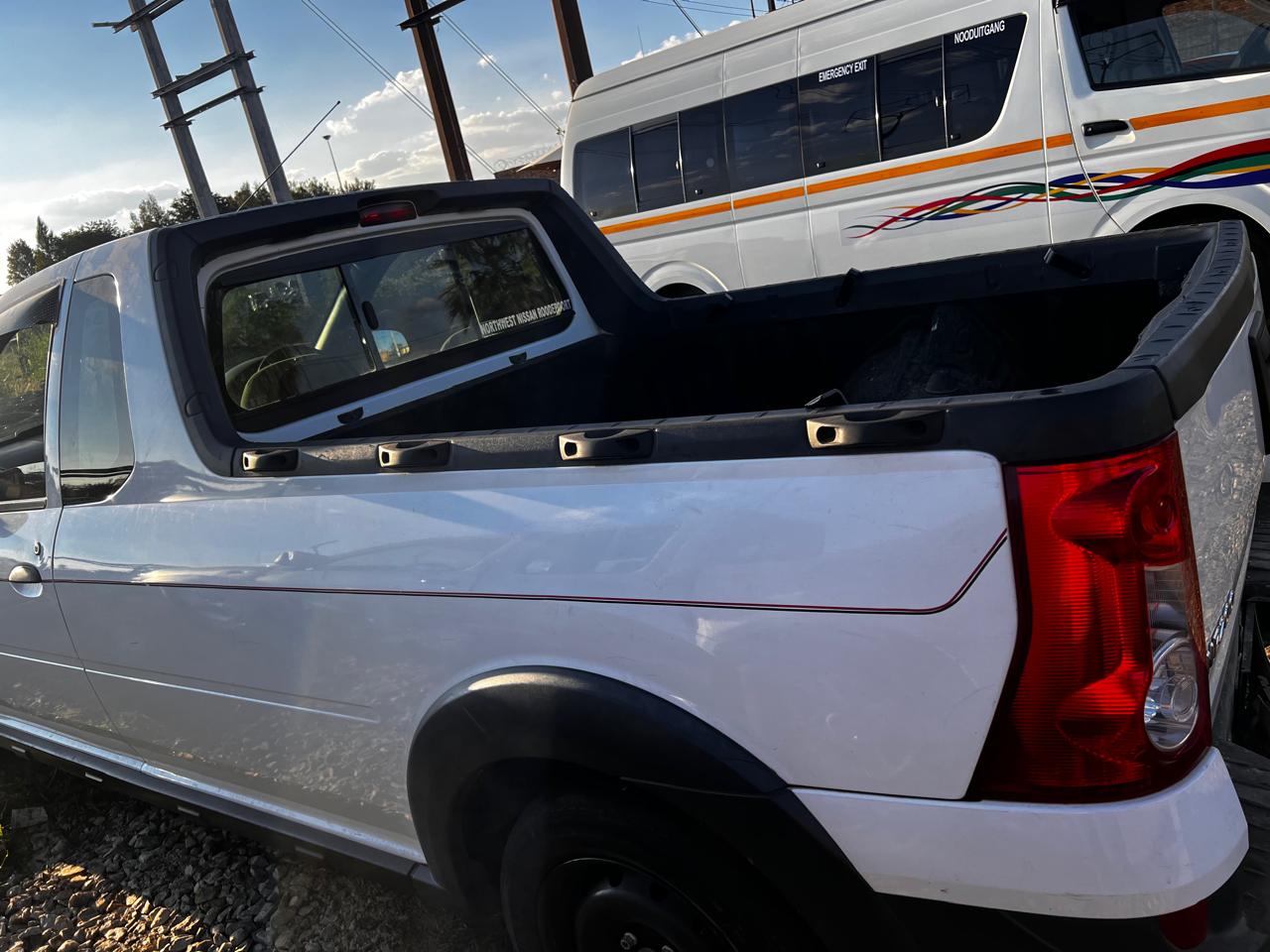 Np200 utility bakkie