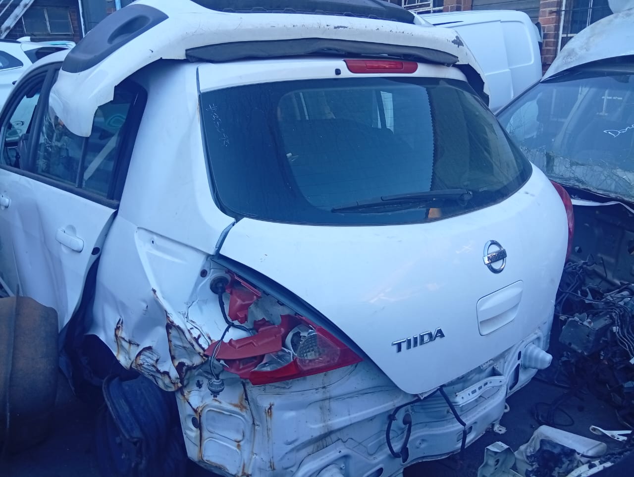 NISSAN TIIDA Hatch