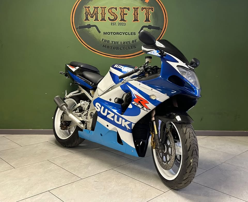 2001 Suzuki (Major Service done/New Chain Sprockets and so much more) GSXR1000 - Private Seller