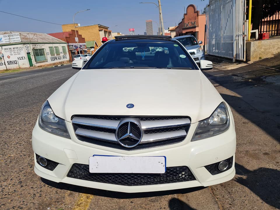2012 Mercedes Benz C250 CDI Automatic Coup leather seat and sunroof