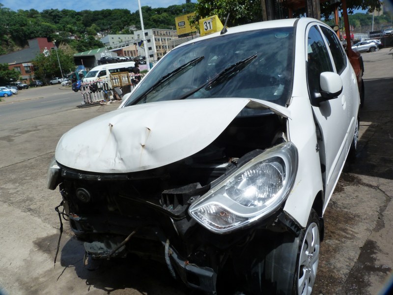 Hyundai i10 1.2 GLS Fluid Manual White - 2014 SPARESBOYZ STRIPPING FOR SPARES - Private Seller