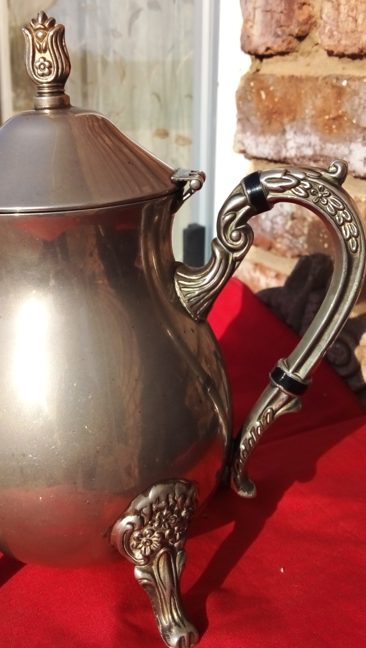 Silver Plated tea/coffee pot. Claw foot.