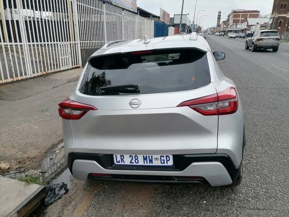 2021 Nissan Magnite 1.0 SUV Turbo with a Nice interior seat and Service book and Reserve Camera