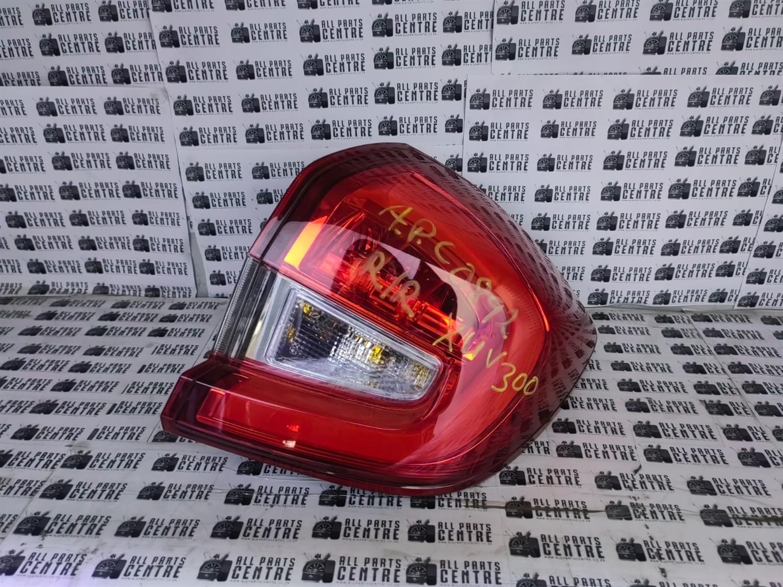 Mahindra Xuv300 right inner tail light for sale used
