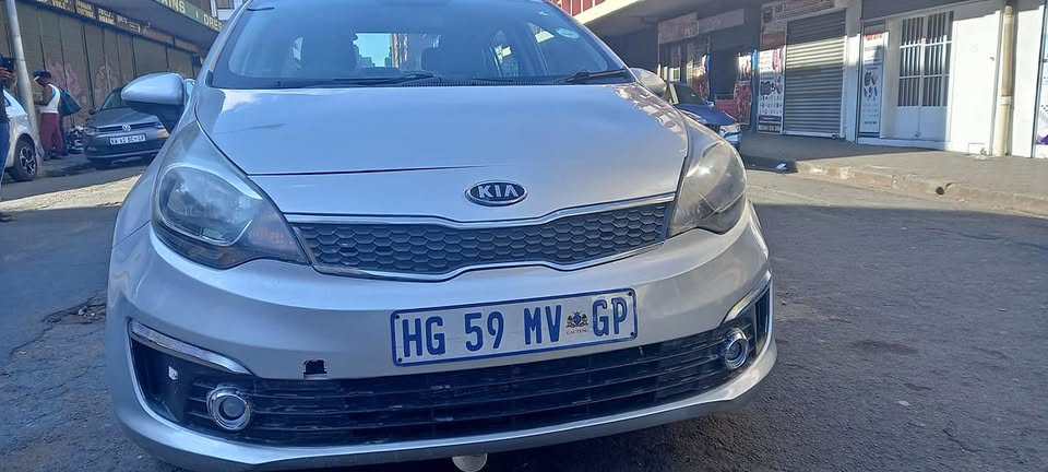 2015 KIA RIO 1.2 PETROL, MANUAL TRANSMISSION, SILVER COLOUR