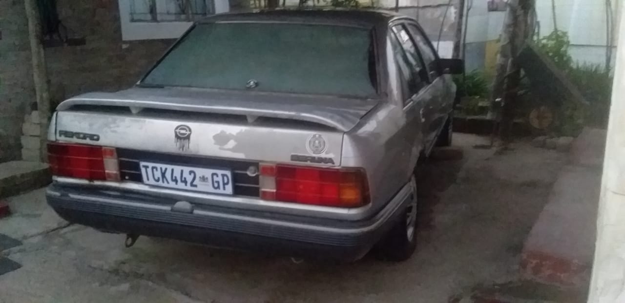 1986 Opel Rekord 2.2L