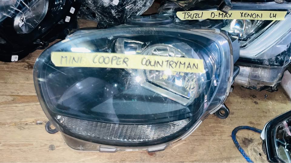 Mini Cooper CountryMan headlight - Private Seller Mini Cooper CountryMan headlight - Private Seller