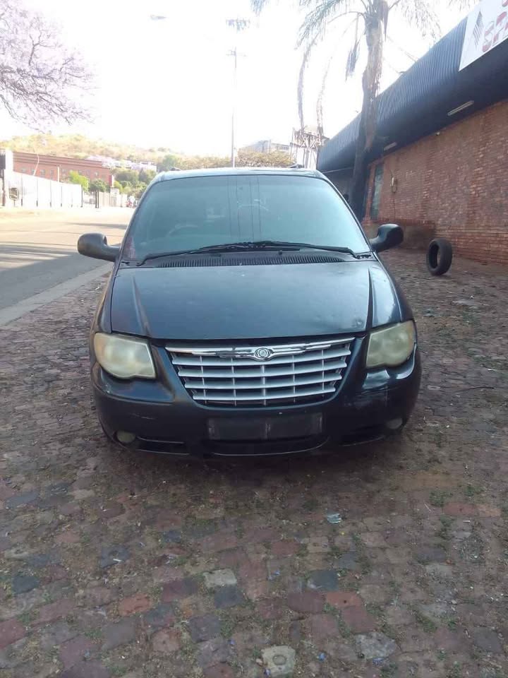 Stripping for spares 2007 Chrysler Grand Voyager 2.8 Petrol Automatic - Private Seller