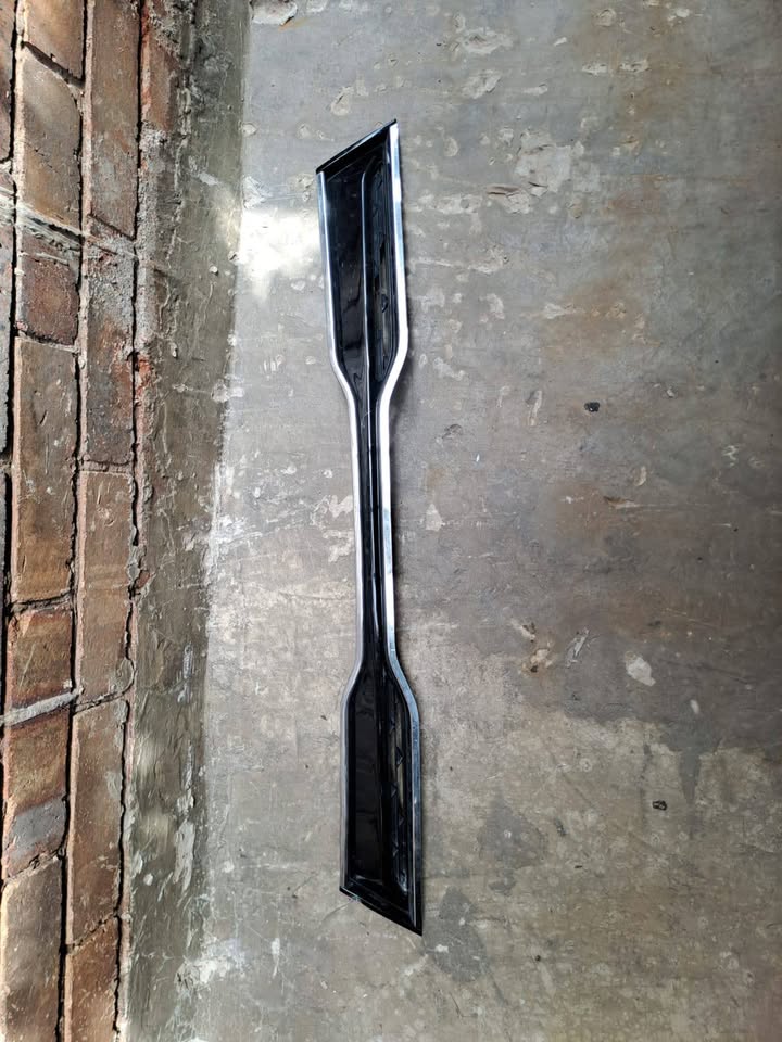2017-2019 Kia Soul Front upper radiator grille trim panel . - Private Seller