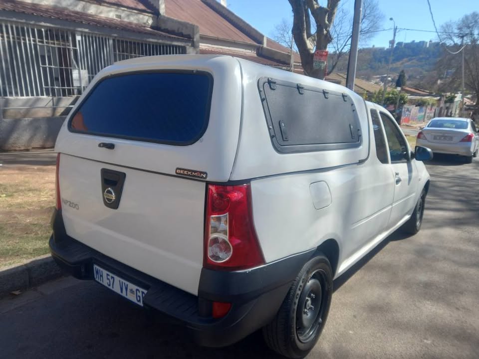 2022 Nissan NP200 1.6 Petrol, Manual, White, 60000kms With canopy