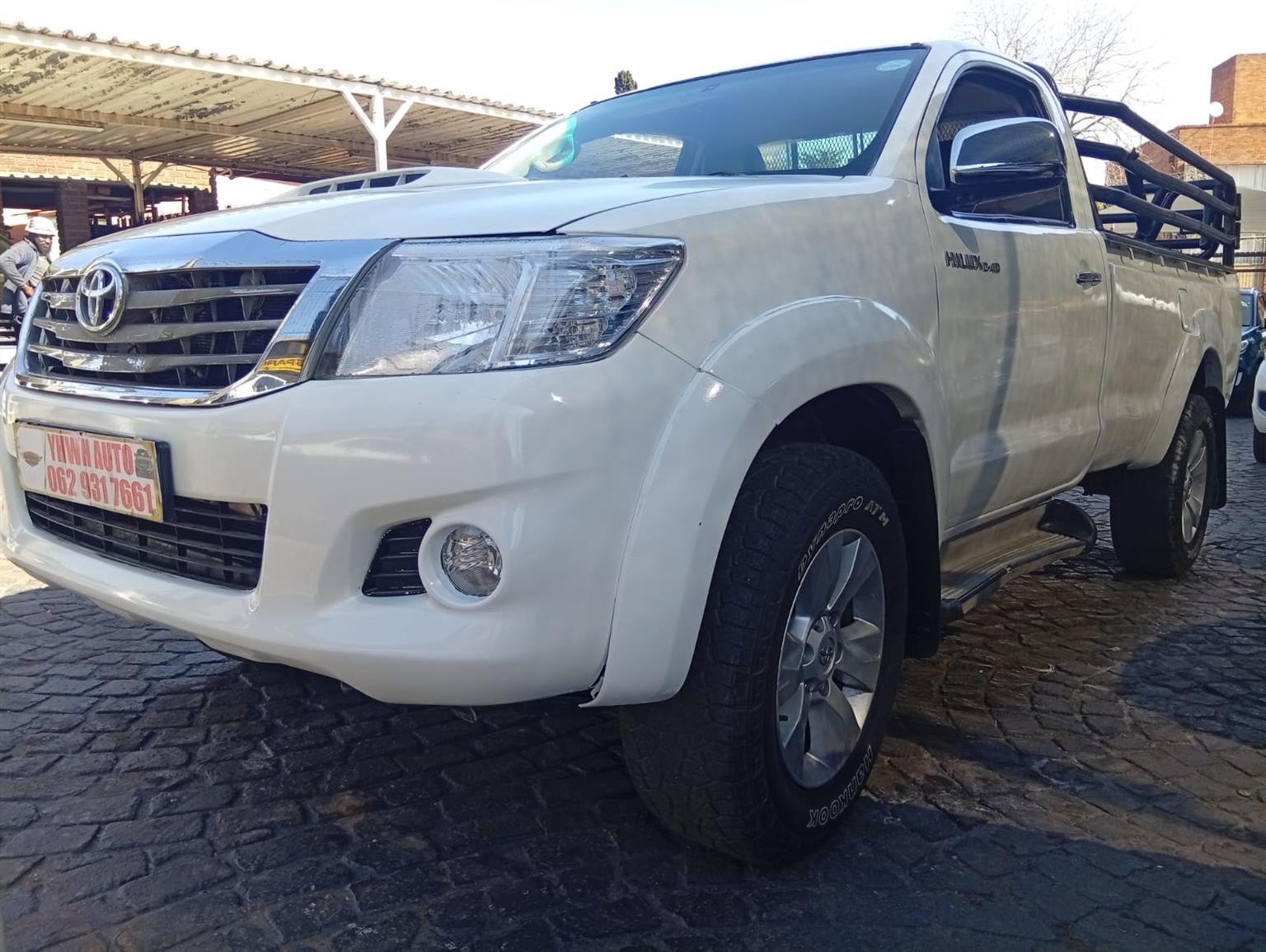 2011 Toyota Hilux 3.0 D4D High Raider SingleCab BOOT RAILINGSManual F
