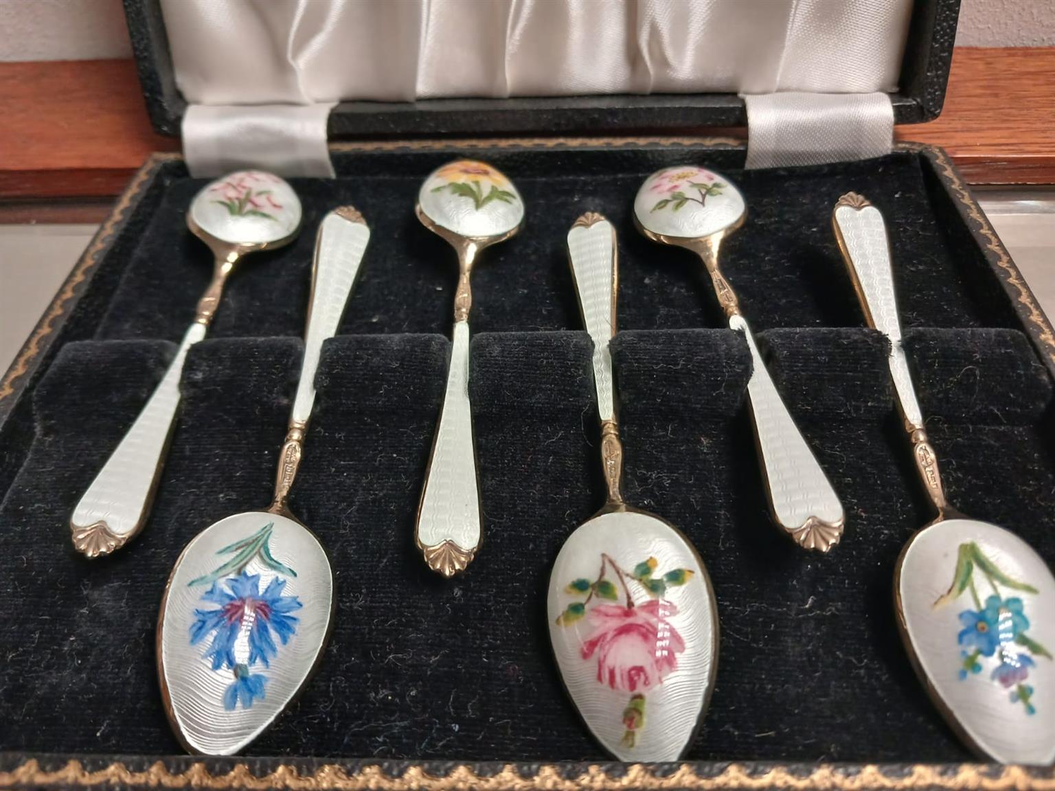 Jewellery, Art, Furniture, Silverware and More on our Online Auction