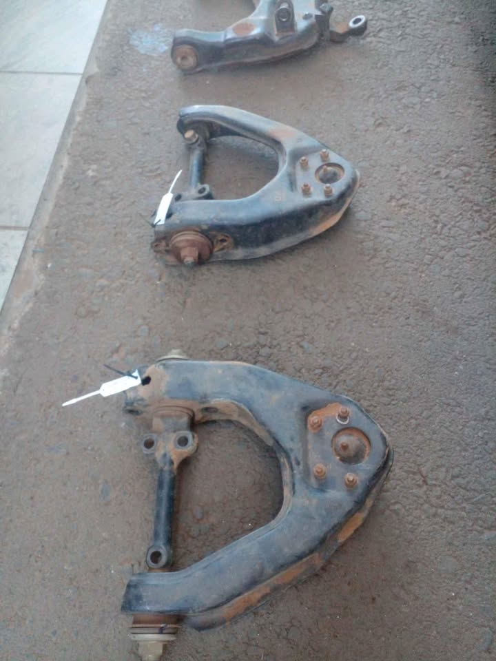 Toyota hilux KZ.TE lower and upper control arms - Private Seller Toyota hilux KZ.TE lower and upper control arms - Private Seller