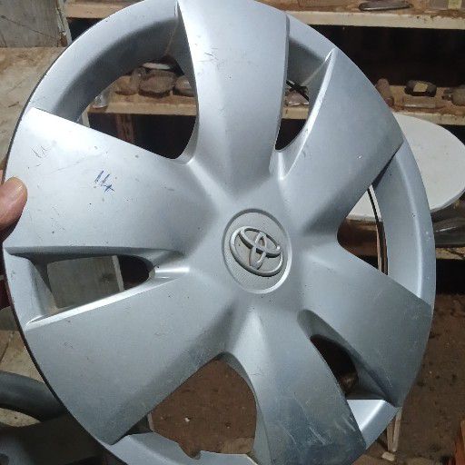 Toyota, wheel cap - Private Seller Toyota, wheel cap - Private Seller