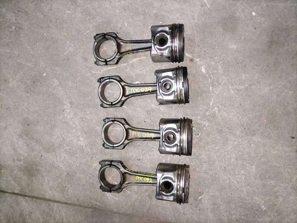 JEEP CHEROKEE KJ 2.5 PISTONS SET FOR SALE - Private Seller