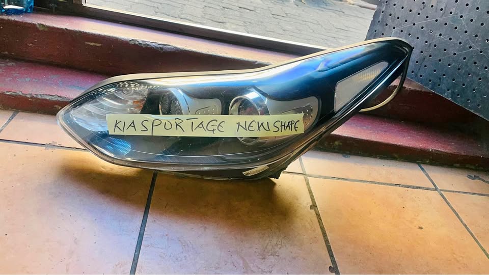 Kia Sportage headlight - Private Seller Kia Sportage headlight - Private Seller