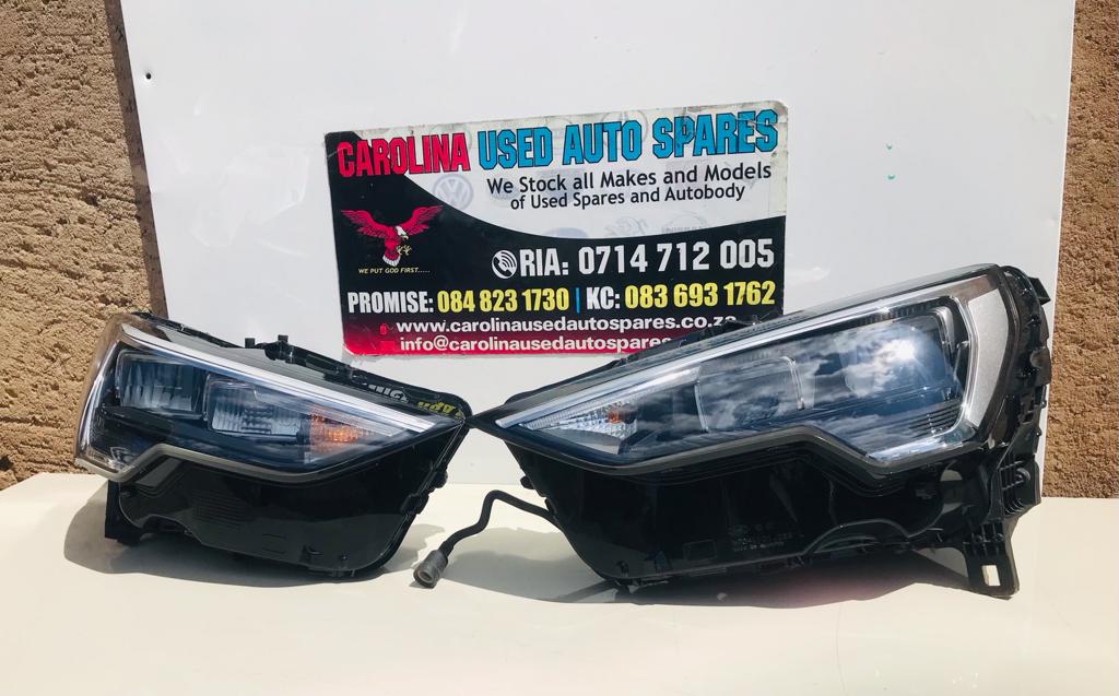 Audi Q3 Technik left and right side xenon headlight - Private Seller