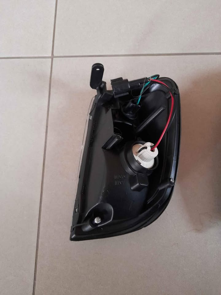 NISSAN HARDBODY 2002 ONWARDS BRAND NEW CORNER LIGHTS FORSALE PRICE: