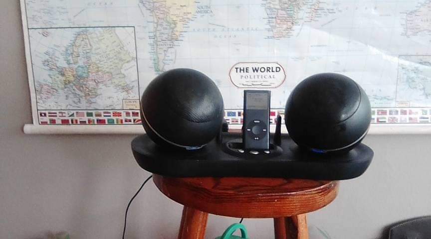 A pair of wireless Airdoc Shox Speakers for cellphone , Tv , Computer , ipod etc powerful Sound A pair of wireless Airdoc Shox Speakers for cellphone , Tv , Computer , ipod etc powerful Sound