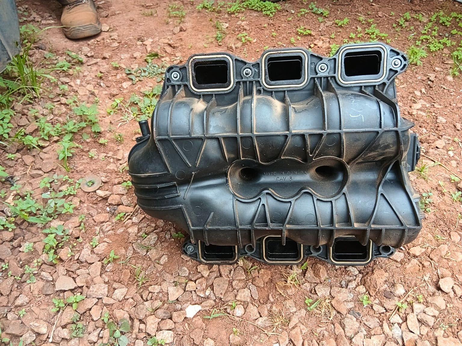 Preloved Intake Manifold Jeep Cherokee KK 3.7 - Private Seller Preloved Intake Manifold Jeep Cherokee KK 3.7 - Private Seller