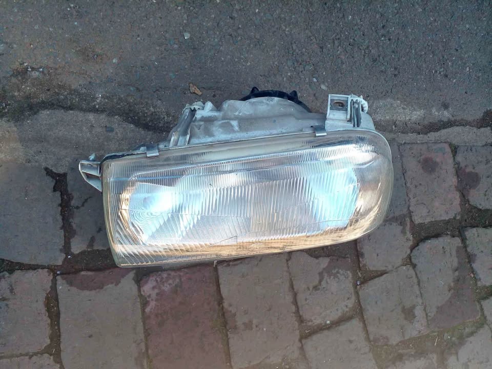 VW Jetta 3 headlight Original Hella  Left Side and Wheel Caps - Private Seller