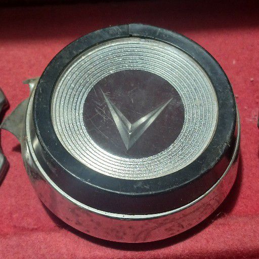 Steeringwheel hooter knob
