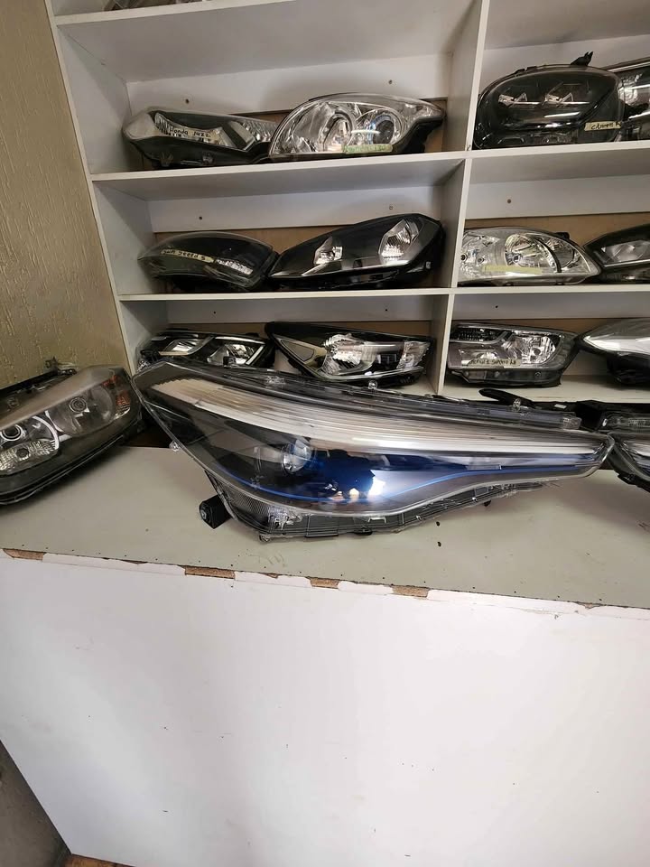 Toyota corolla cross headlight both side - Private Seller Toyota corolla cross headlight both side - Private Seller
