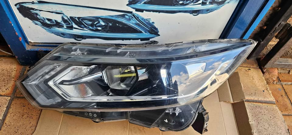 Nissan Quashqai Headlight - Private Seller Nissan Quashqai Headlight - Private Seller