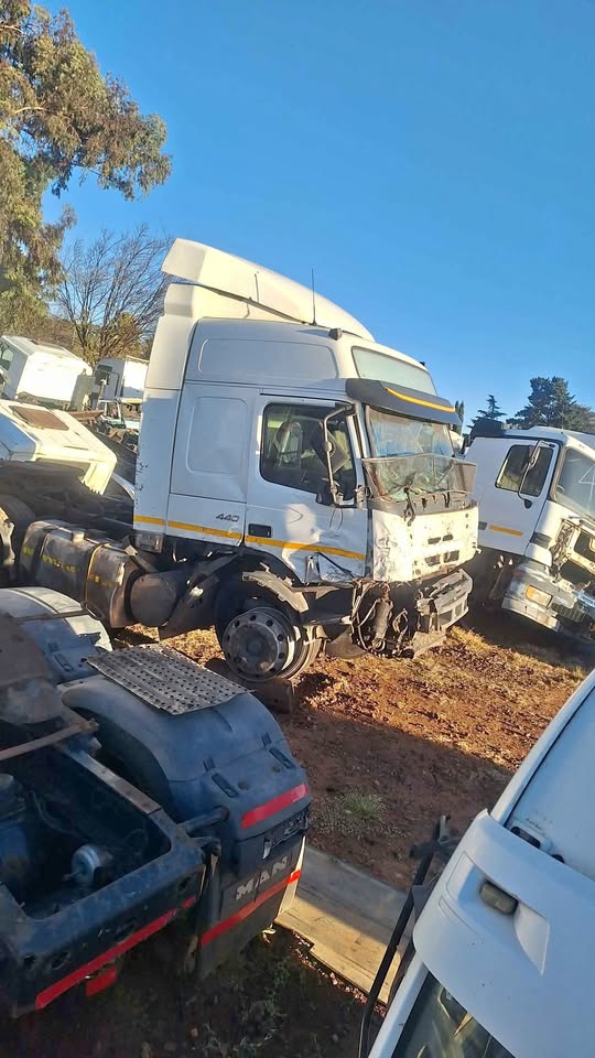 Volvo FMX Version4 globetrotter stripping for parts
