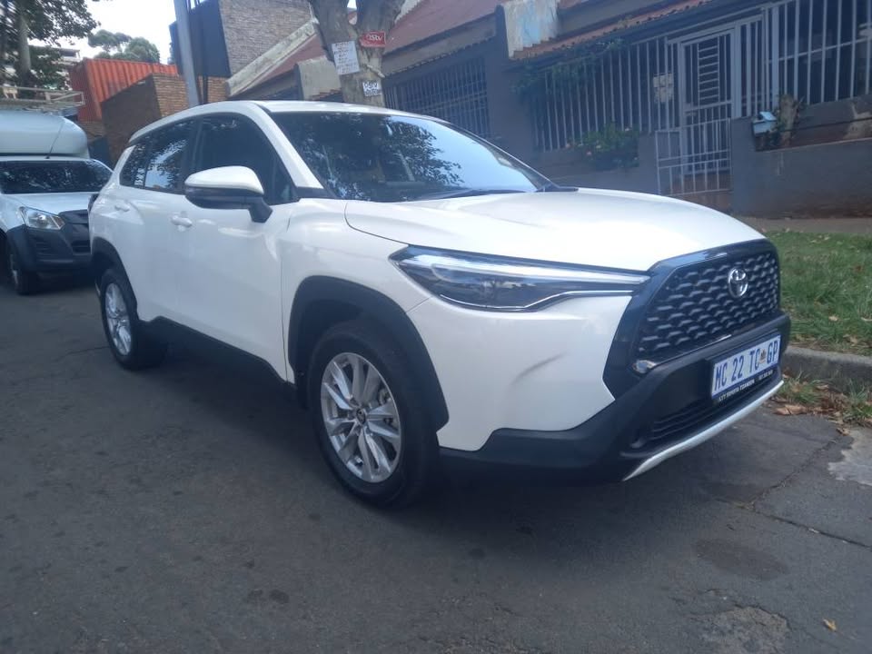 2024 TOYOTA COROLLA CROSS ENG.1.8 PETROL, AUTOMATIC, WHITE COLOR, 4600KMS