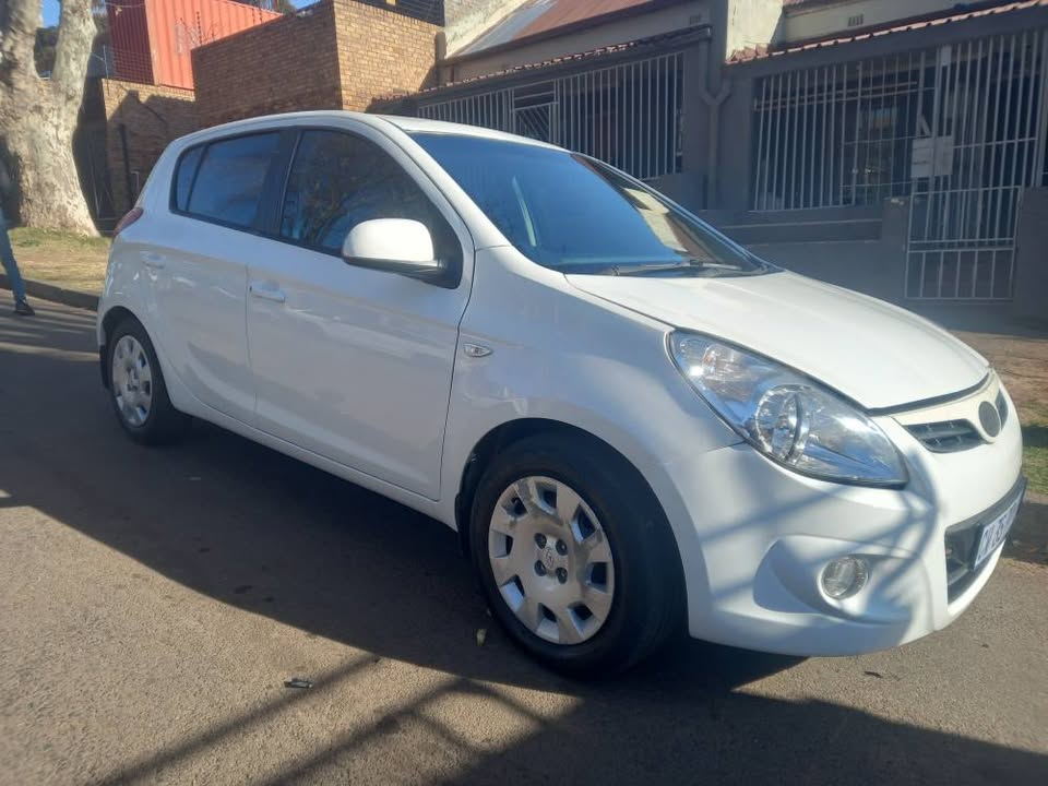 2011 Hyundai i20 1.4 Petrol, Manual, White, 83000kms,