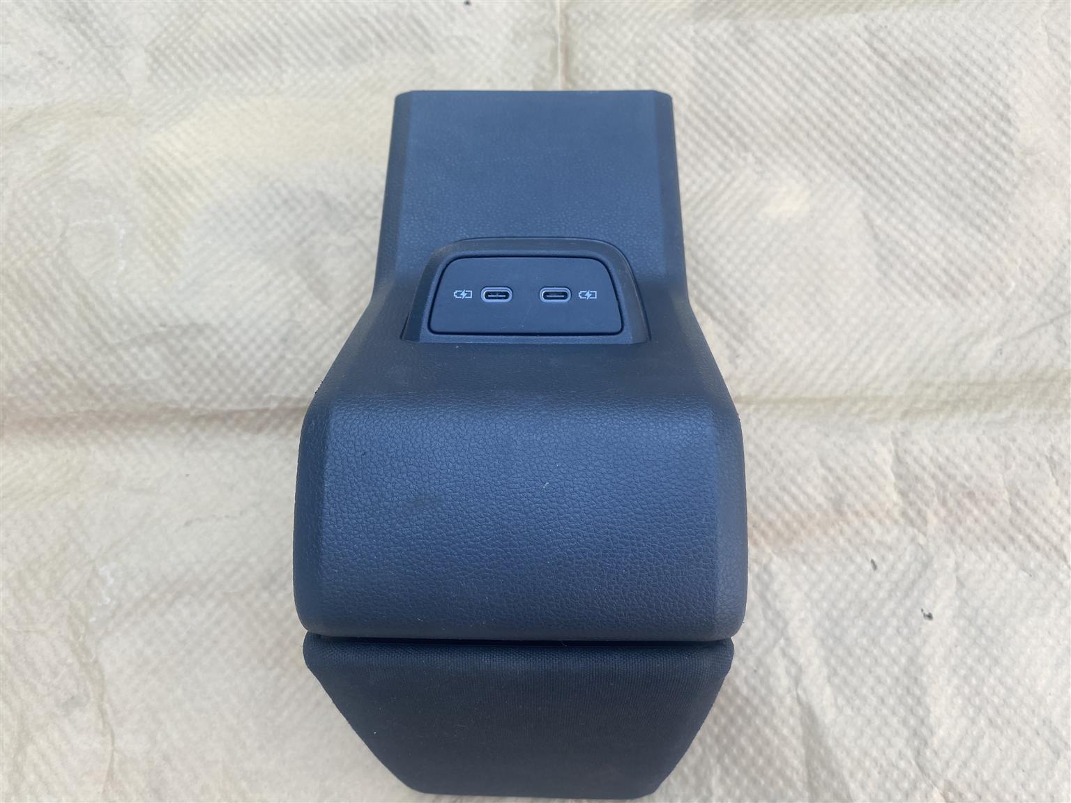 2021 VW POLO 8 CENTER ARM REST FOR SALE. IN PRISTINE CONDITION