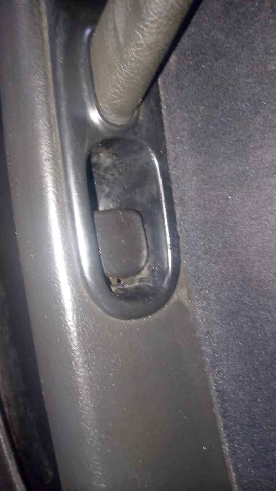Nissan Maxima 3.0 V6 2000 Right Front Inner Door Handle selling - Private Seller Nissan Maxima 3.0 V6 2000 Right Front Inner Door Handle selling - Private Seller