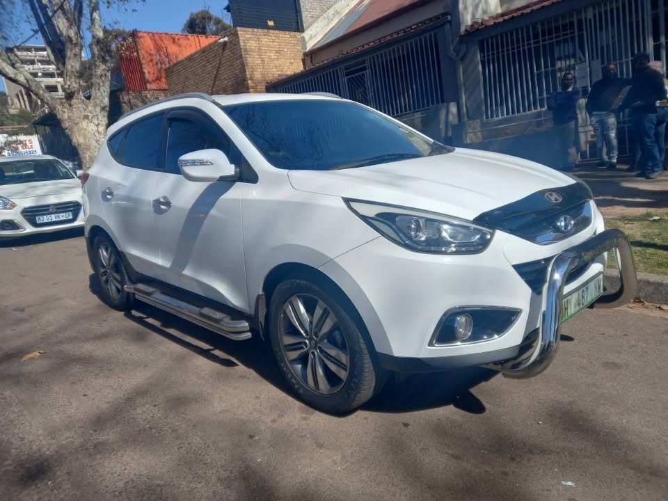 2016 Hyndai Ix35 2.0 Petrol, Manual, White, Full service history, 79000kms, Leather Seats.