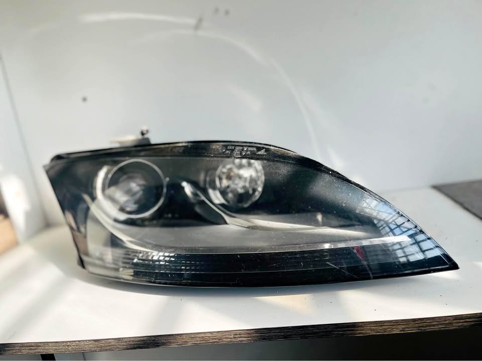 Audi TT 8j xenon headlight 2006-2014 - Private Seller Audi TT 8j xenon headlight 2006-2014 - Private Seller