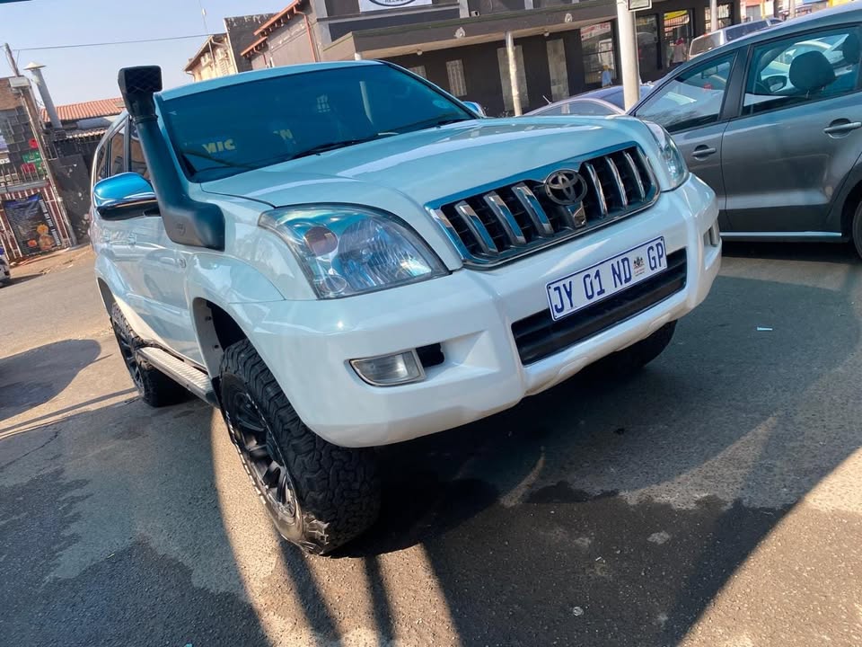 2009 TOYOTA LAND CRUISER PRADA 7 SEATER 4.0V6 4X4 AUTOMATIC